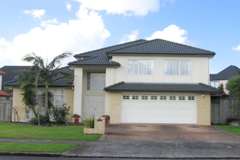 Photo of property in 13 Claremont Way, East Tamaki Heights, Auckland, 2016