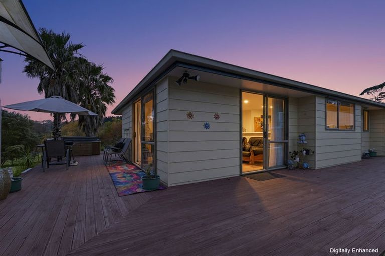 Photo of property in 2257 South Head Road, South Head, Helensville, 0874