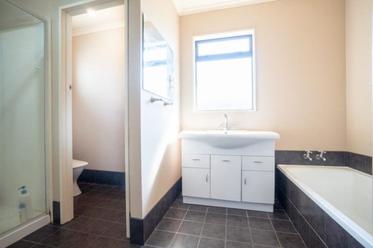 Photo of property in 954 Tremaine Avenue, Roslyn, Palmerston North, 4414