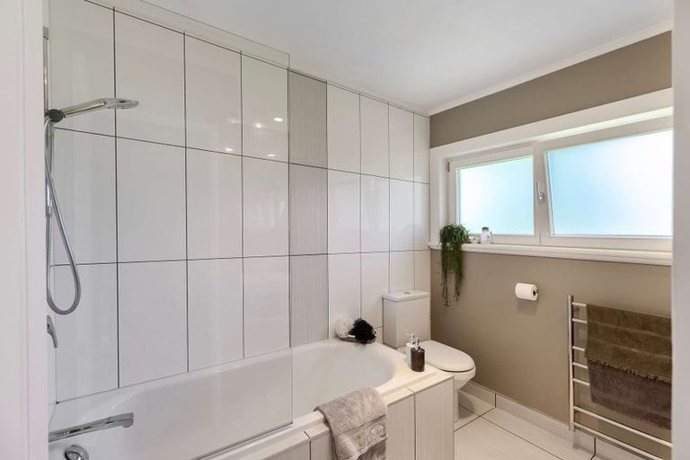 Photo of property in 37 Whiriwhiri Road, Waiuku, 2682