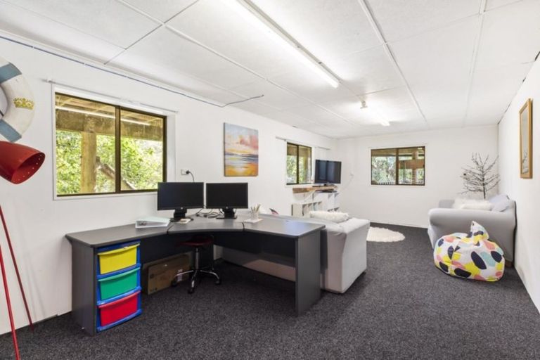 Photo of property in 232b Old Titirangi Road, Titirangi, Auckland, 0604