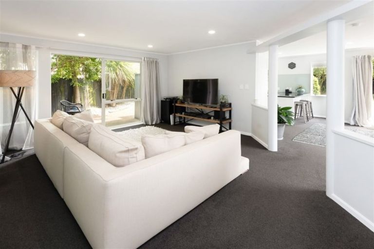 Photo of property in 1/13 Perendale Close, Somerville, Auckland, 2014