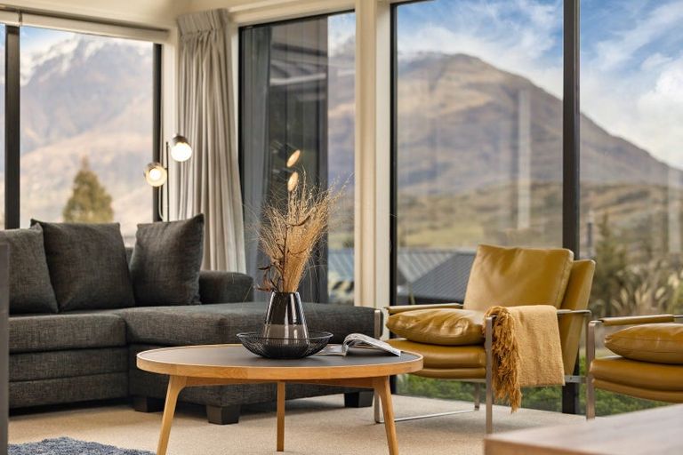 Photo of property in 35 Jacks Point Rise, Jacks Point, Queenstown, 9371