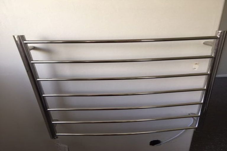 Photo of property in 24a Fitzpatrick Street, Newlands, Wellington, 6037