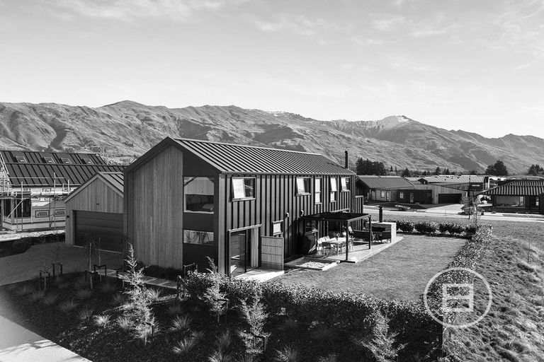 Photo of property in 21 Marjon Drive, Wanaka, 9305