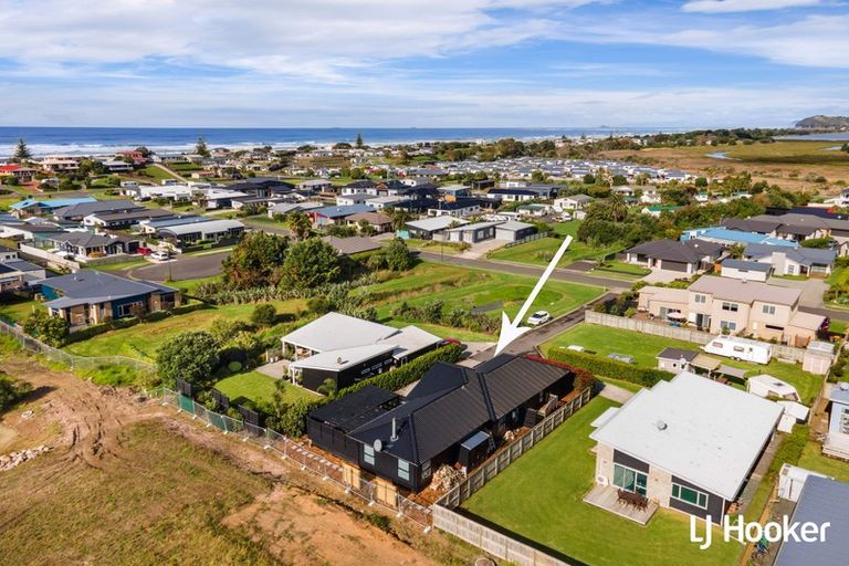 Photo of property in 24 Surfers Avenue, Waihi Beach, 3611