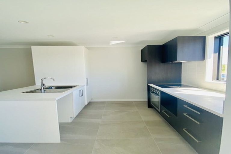 Photo of property in 25a O'meara Street, Swanson, Auckland, 0614