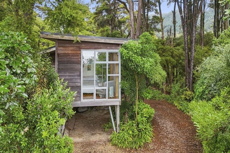 Photo of property in 35 Totara Avenue, Collingwood, 7073