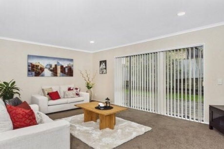 Photo of property in 1 Stellamaris Way, Shamrock Park, Auckland, 2013