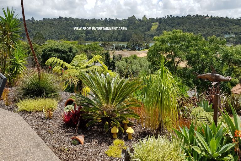 Photo of property in 215d Schnapper Rock Road, Schnapper Rock, Auckland, 0632