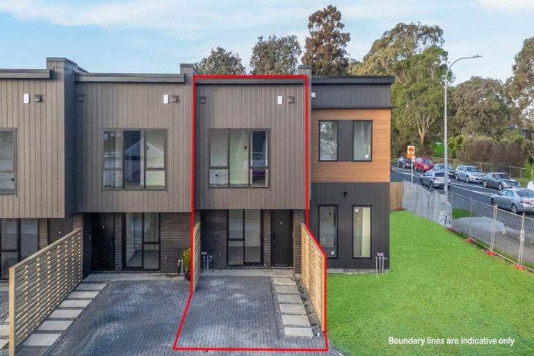 Photo of property in 2/399 Massey Road, Mangere East, Auckland, 2024