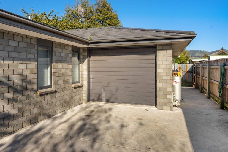 Photo of property in 25d Stout Street, Shannon, 4821