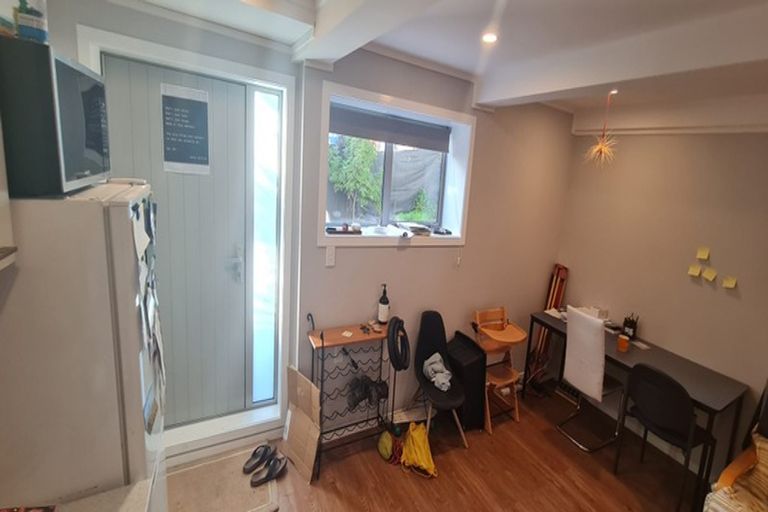 Photo of property in 1/4 James Scott Place, Te Atatu South, Auckland, 0602