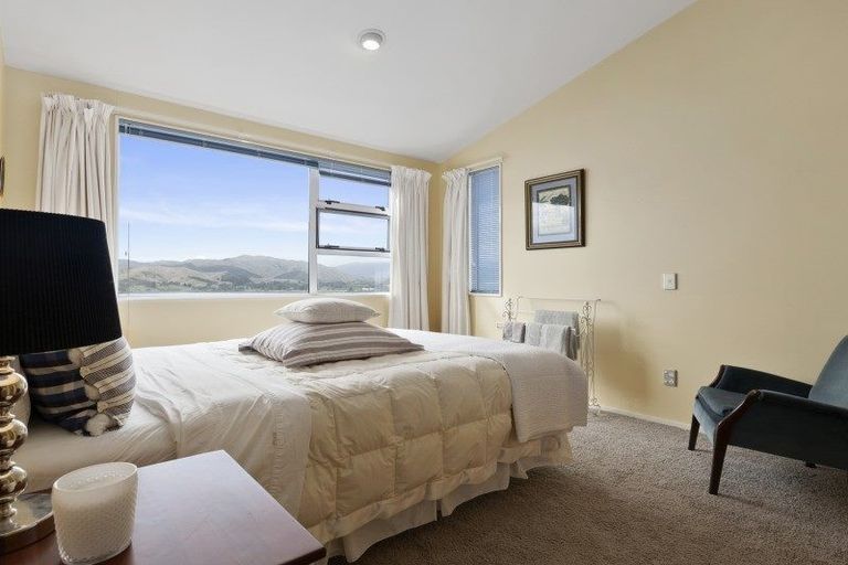 Photo of property in 28 Molyneux Close, Whitby, Porirua, 5024