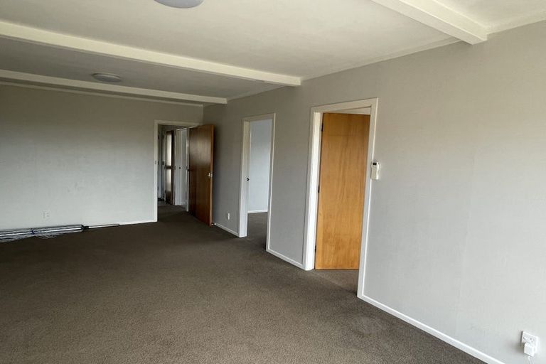 Photo of property in 65a Horokiwi Road West, Newlands, Wellington, 6037