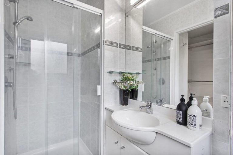 Photo of property in 29 Headland Drive, Long Bay, Auckland, 0630