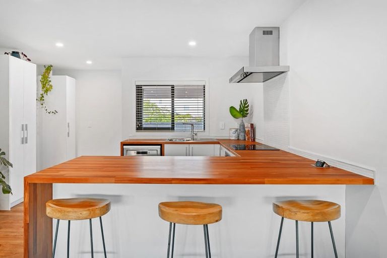 Photo of property in 2/71b Main Road, Redcliffs, Christchurch, 8081