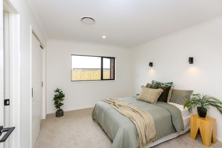 Photo of property in 4 Oliver O'leary Way, Westown, New Plymouth, 4310