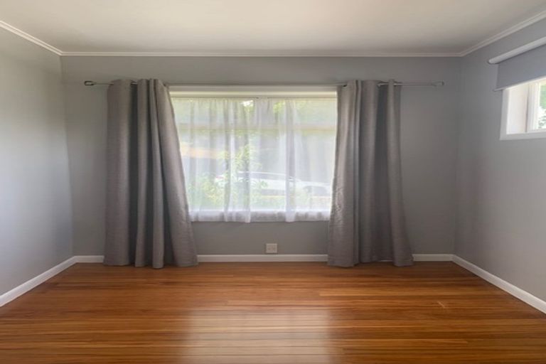 Photo of property in 62 Sylvan Crescent, Te Atatu South, Auckland, 0610