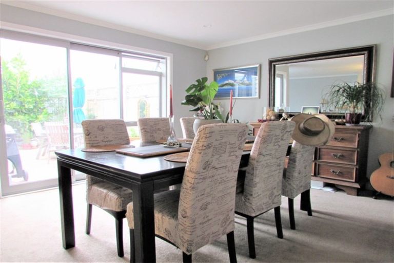 Photo of property in 2/6 The Parade, Island Bay, Wellington, 6023