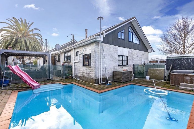 Photo of property in 1 Wakelin Place, Redwood, Christchurch, 8051