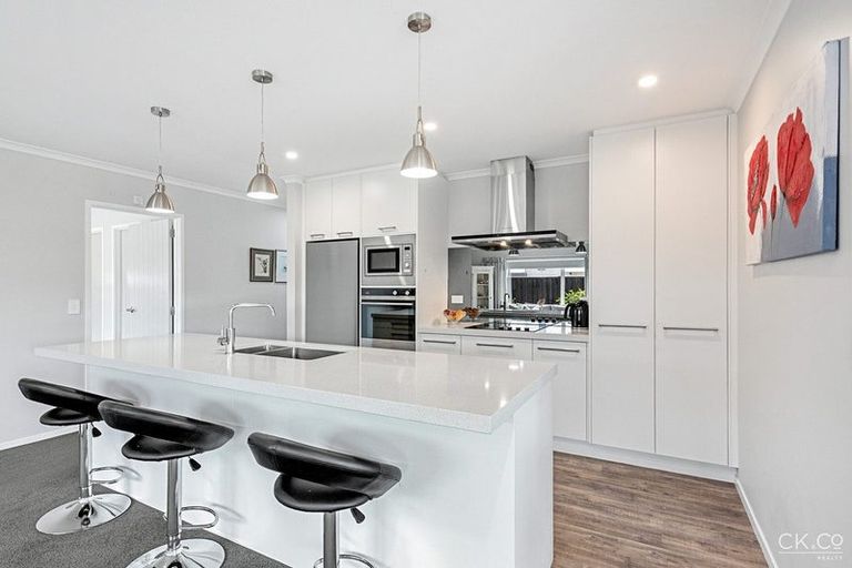 Photo of property in 12 Passchendaele Grove, Trentham, Upper Hutt, 5018