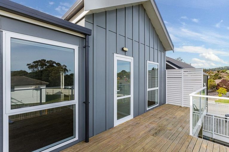 Photo of property in 3 Kopua Place, Whitby, Porirua, 5024