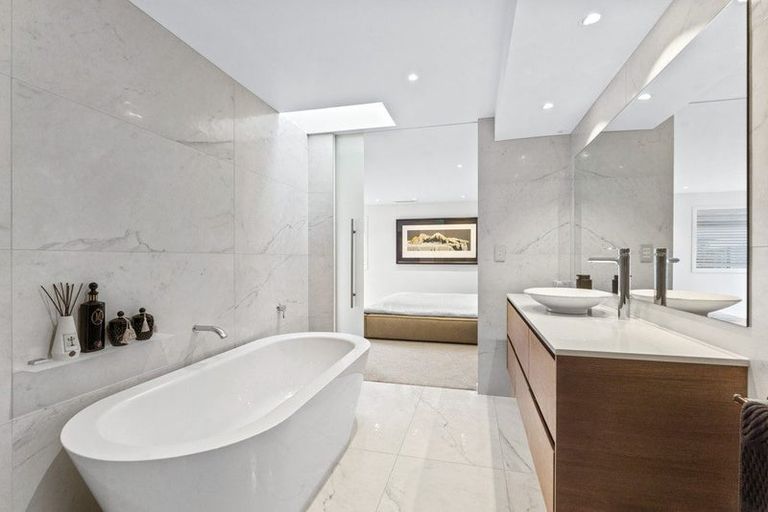 Photo of property in 15 The Strand, Takapuna, Auckland, 0622