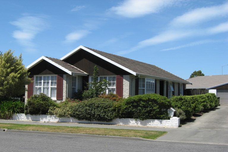 Photo of property in 5 Delaware Crescent, Russley, Christchurch, 8042