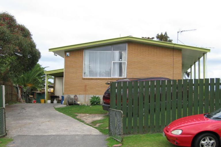 Photo of property in 6 Foyle Place, Glendene, Auckland, 0602