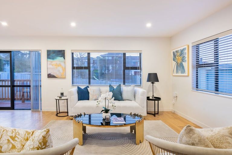 Photo of property in 18a Lydford Place, Glendene, Auckland, 0602