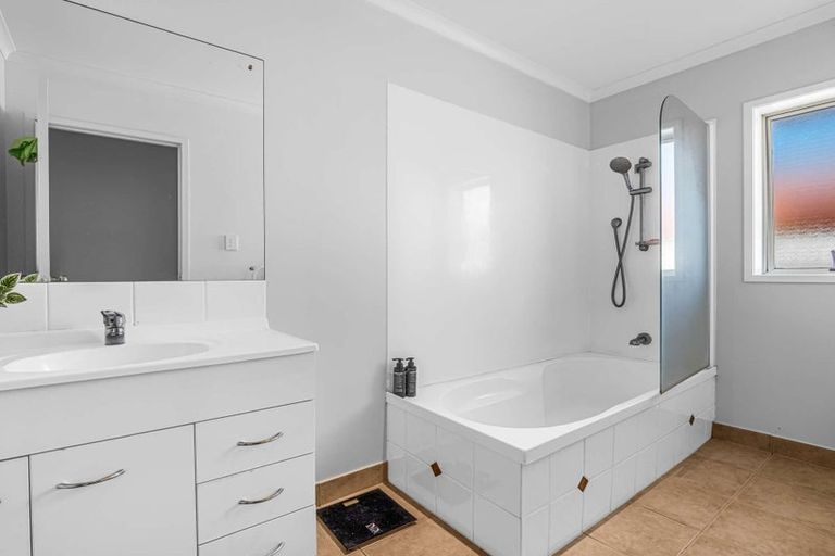 Photo of property in 526 Massey Road, Mangere, Auckland, 2022