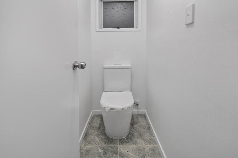 Photo of property in 2/4 Roys Road, Weymouth, Auckland, 2103