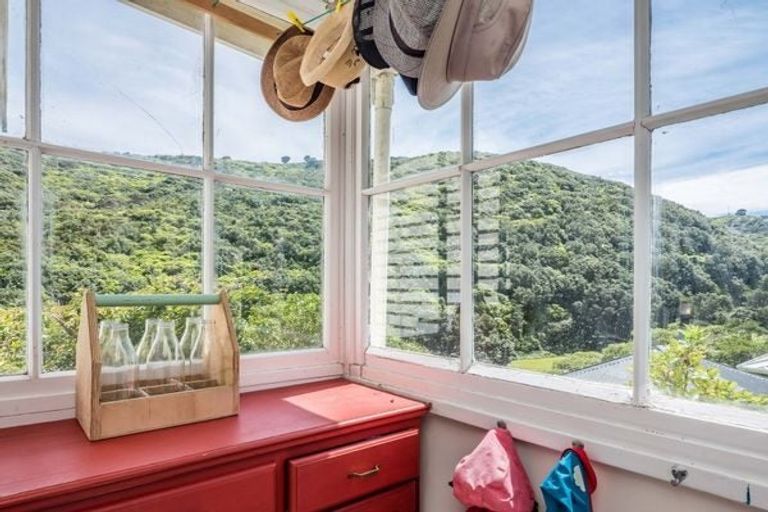 Photo of property in 175 Houghton Bay Road, Houghton Bay, Wellington, 6023