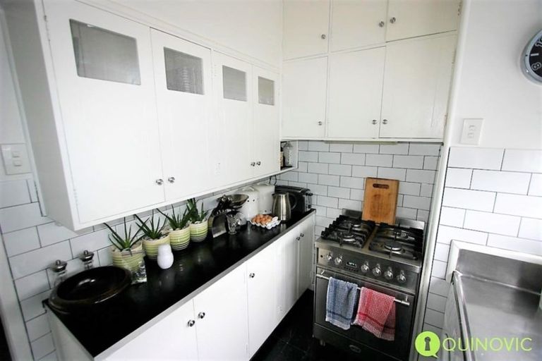 Photo of property in Illawarra Flats, 11/6 Brighton Road, Parnell, Auckland, 1052