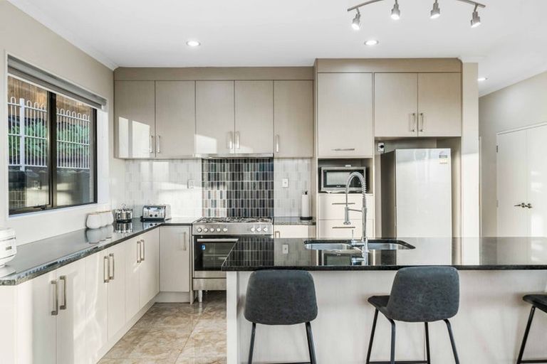 Photo of property in 19 Kereru Rise, Papakura, 2110