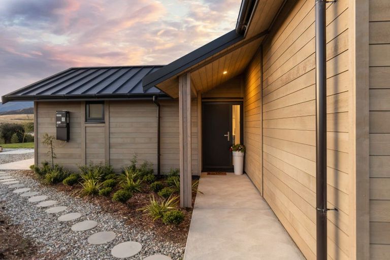 Photo of property in 11 Torridon Court, Jacks Point, Queenstown, 9371