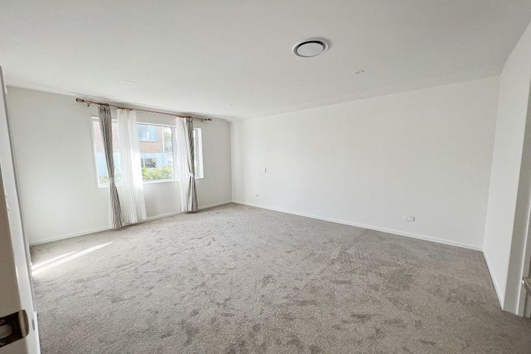 Photo of property in 7 Laurina Road, Sunnynook, Auckland, 0620