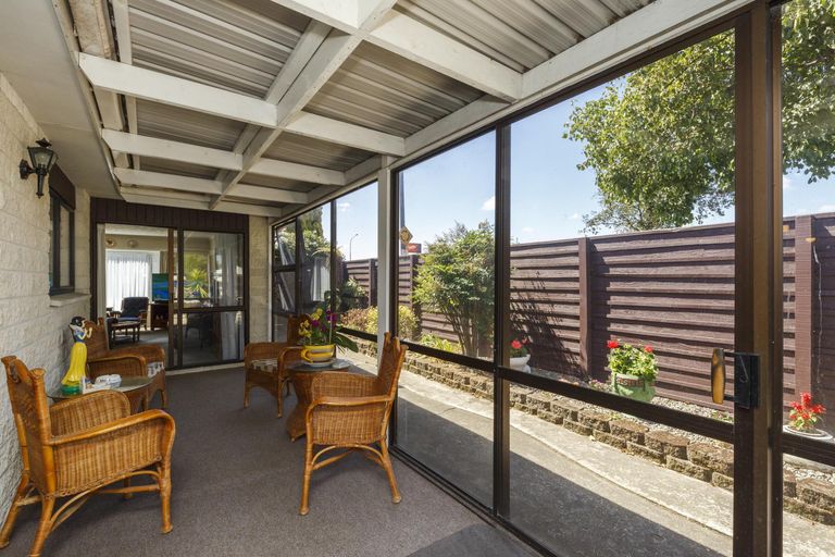 Photo of property in 10 Botanical Road, Takaro, Palmerston North, 4412