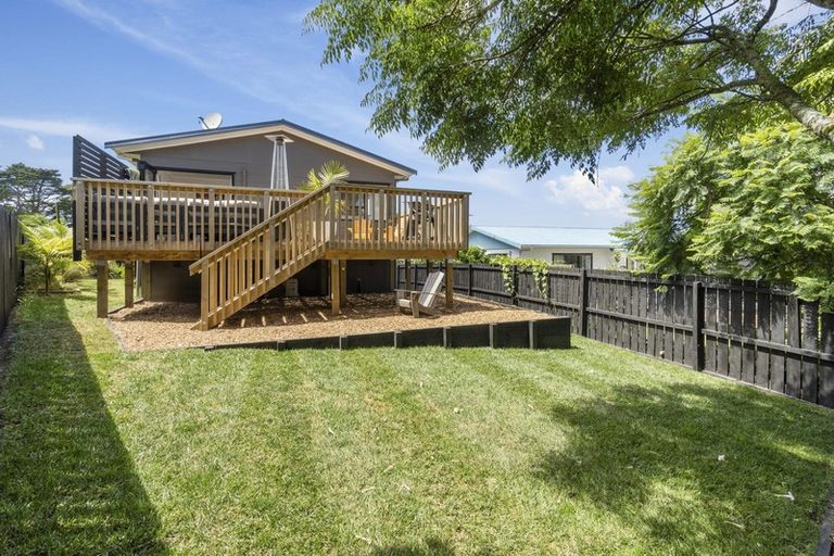 Photo of property in 1/6 Mona Vale, West Harbour, Auckland, 0618