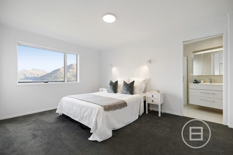 Photo of property in 16 Peregrine Place, Queenstown, 9300