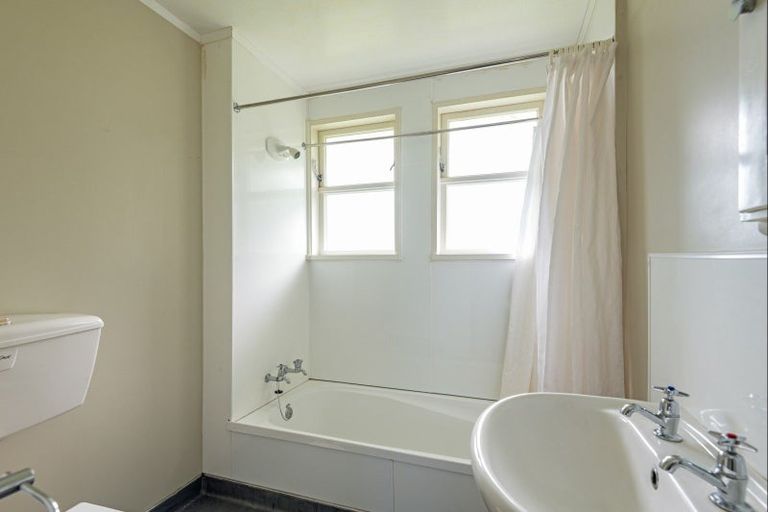 Photo of property in 4 Clutha Place, Westbrook, Palmerston North, 4412