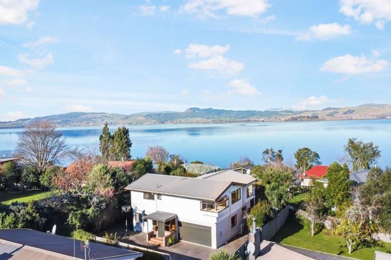Photo of property in 13a Grand Vue Road, Kawaha Point, Rotorua, 3010
