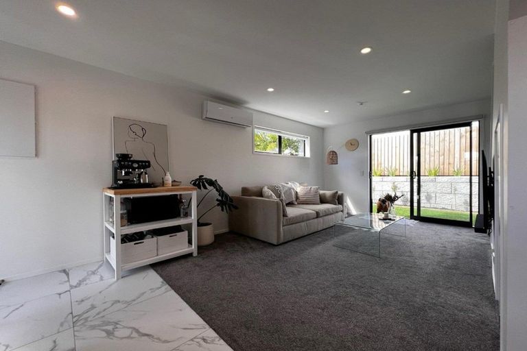 Photo of property in 8/6 St Leonards Road, Kelston, Auckland, 0602