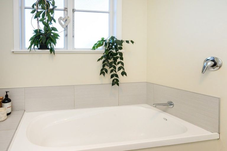 Photo of property in 15b Lifford Place, Awapuni, Palmerston North, 4412