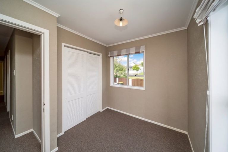 Photo of property in 12 Te Ngaere Place, Merrilands, New Plymouth, 4312