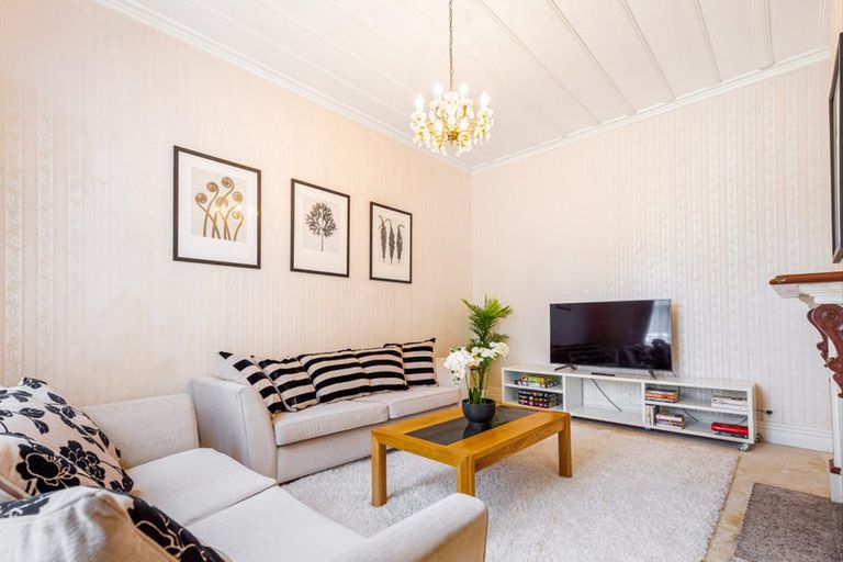 Photo of property in 118 Mokoia Road, Chatswood, Auckland, 0626