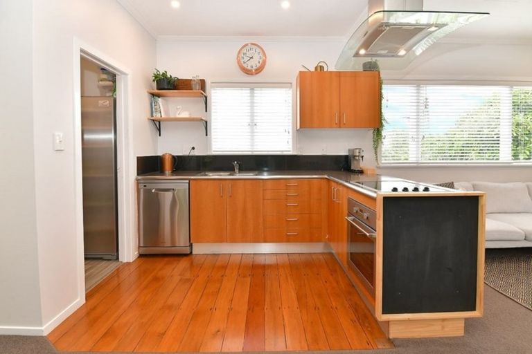 Photo of property in 20 Karaka Street, Helensville, 0800