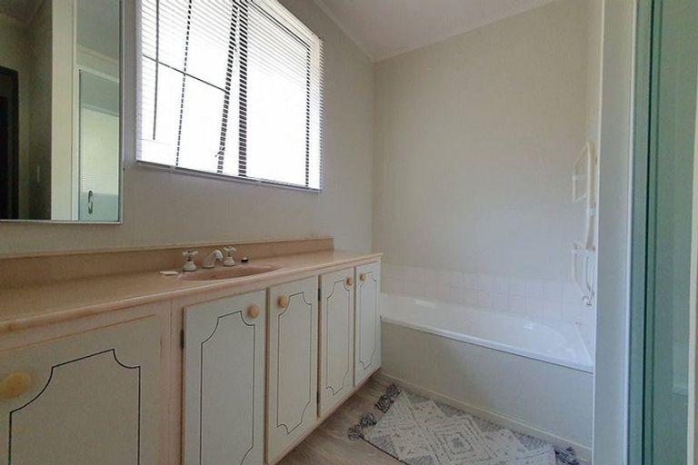 Photo of property in 53 Hathaway Avenue, Karori, Wellington, 6012