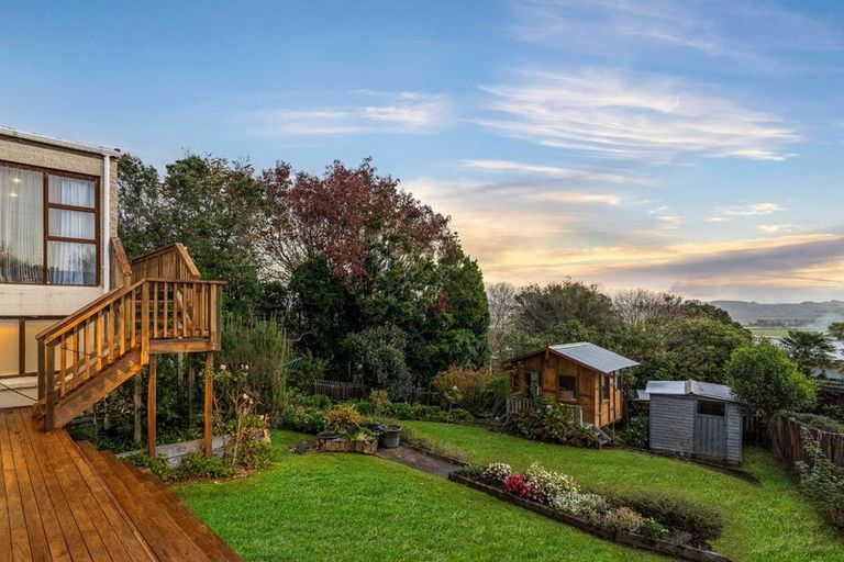 Photo of property in 93 Garfield Road, Helensville, 0800